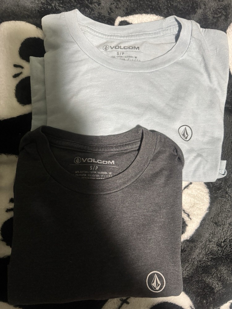 Lot of 2 Man Graphic T-Shirt Tees Short Sleeve Size Small Volcom