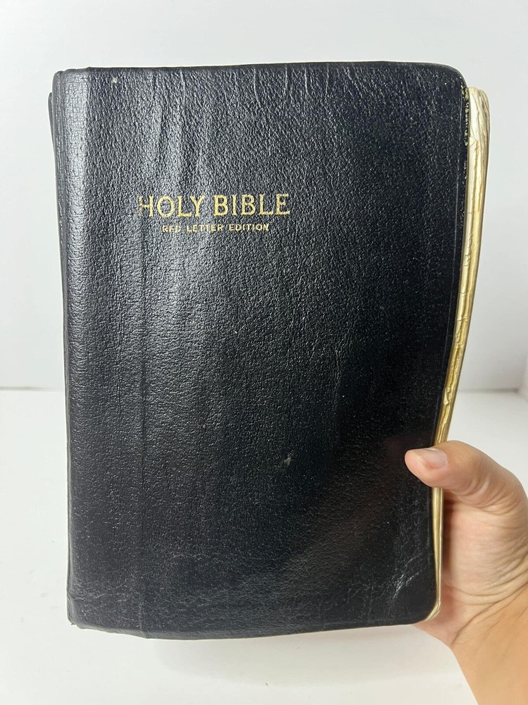 Holy Bible Red Letter Edition References World KJV Self-Pronouncing Edition