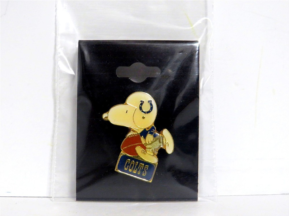 Snoopy Peanuts Quantasia Vintage Nfl Football Pin Indianapolis Colts 1970'S