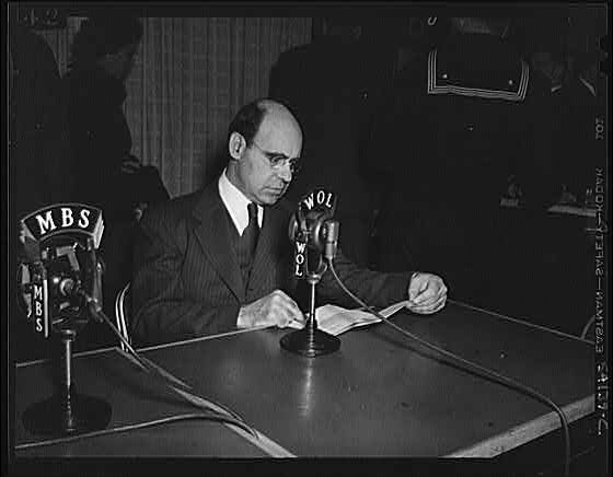 Photo:1930s Man at Microphones Radio Broadcast Studio Press Conference