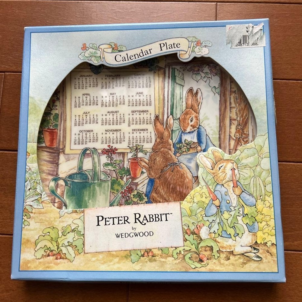Wedgwood Peter Rabbit Calendar Plate 2001 collectible unused with box