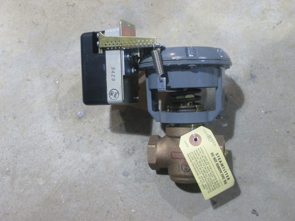 Johnson Controls V3974-1004 steam / water valve with V-3000-1 actuator V9502 pos