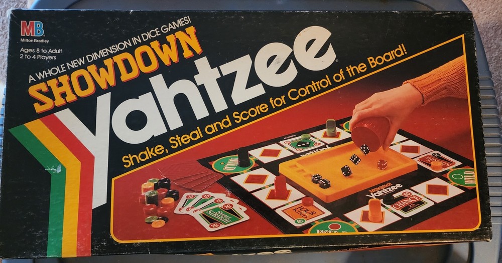 SHOWDOWN YAHTZEE Board Game MILTON BRADLEY 1991