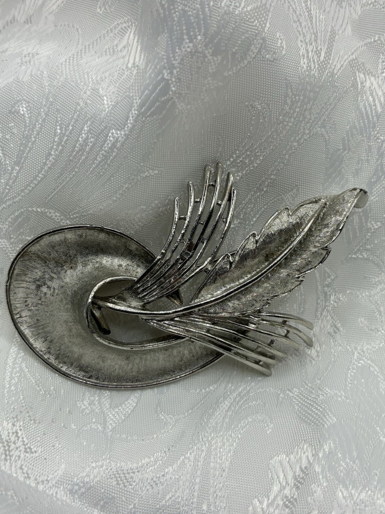Signed Judy Lee Textured Leaf Brooch Silver Tone