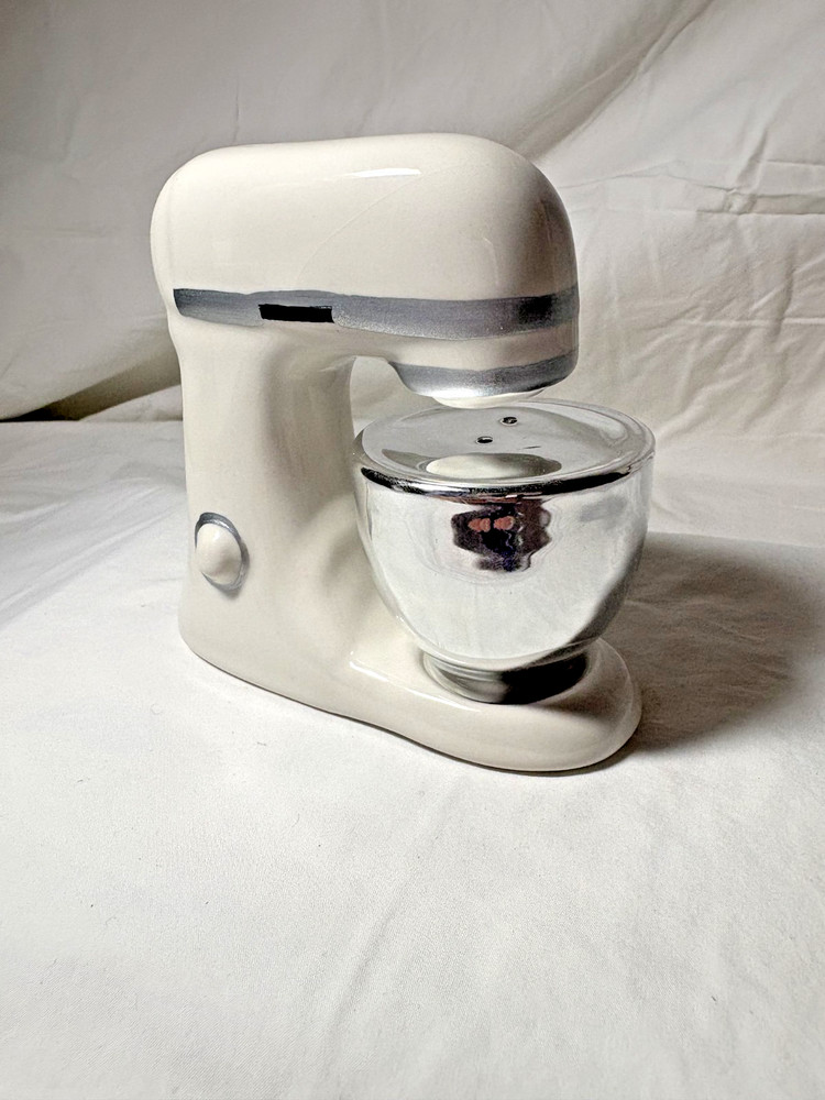 Cracker Barrel Retro Stand up Mixer Salt and Pepper Shakers