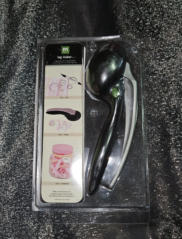 Making Memories Tag Maker + Tag Maker Tool, Tag Templates, 6 Tag Rims, Etc BNIB