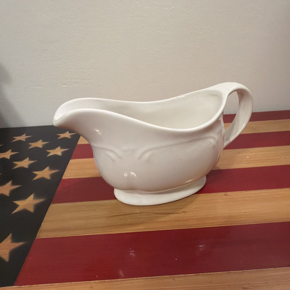 Pfaltzgraff Filigree Gravy Sauce Boat White Cream Stoneware Ceramic VTG