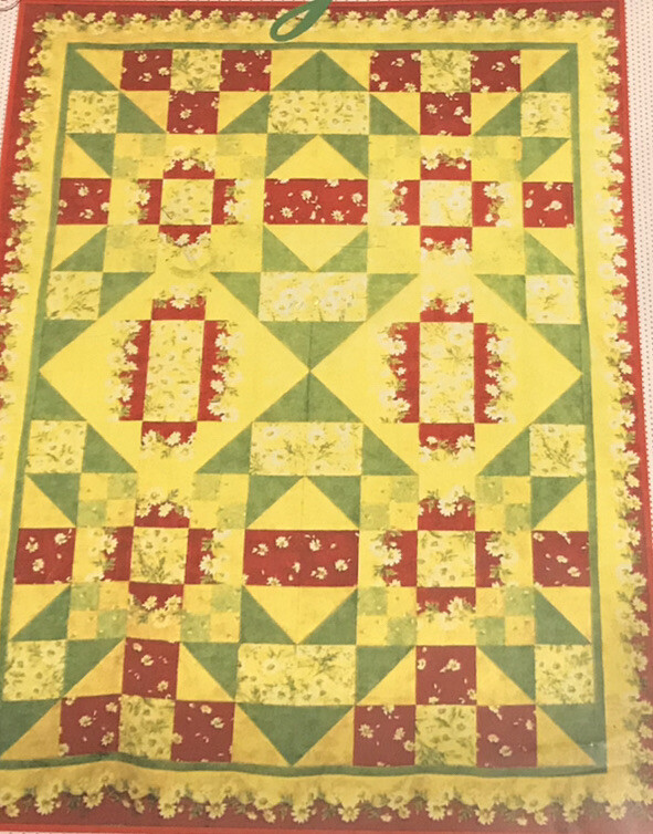 MARGHERITE Italian DAISIES Quilt Pattern WALL RUNNER He Loves Me Fabric 74x98