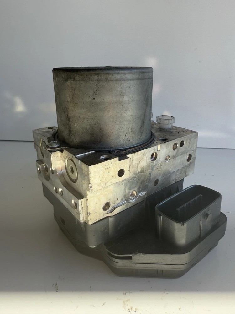 2014 2015 Lexus RX350 ABS Brake Control Pump 44540-0E093 OEM 2635