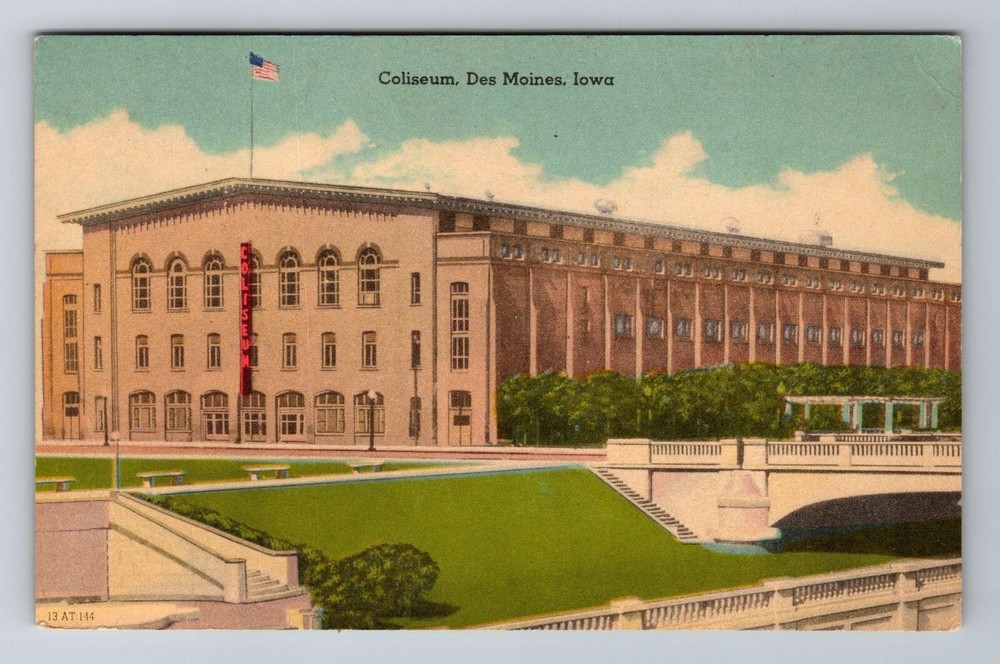 Des Moines IA-Iowa, Coliseum, Antique Vintage Souvenir Postcard