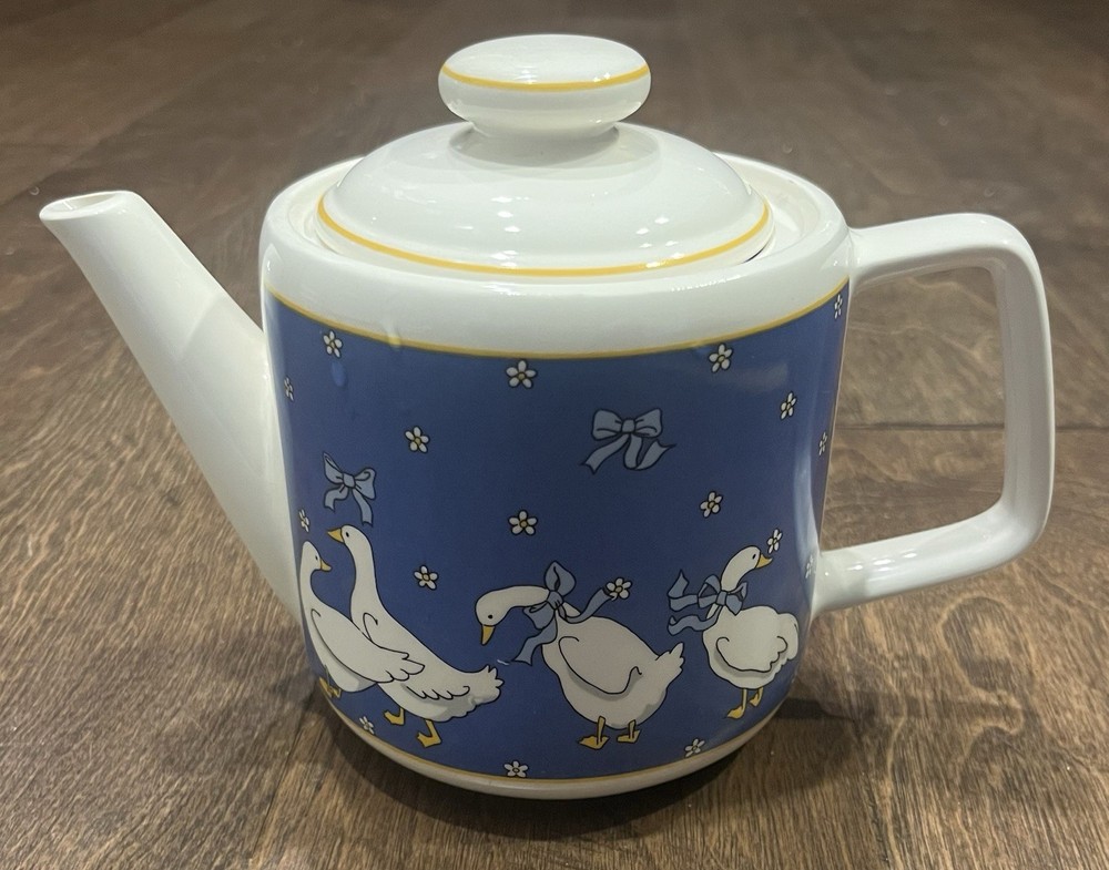 VTG Goose Tea Pot Country Blue Goose Bow Ribbon Geese Ceramic Kitchen Decor
