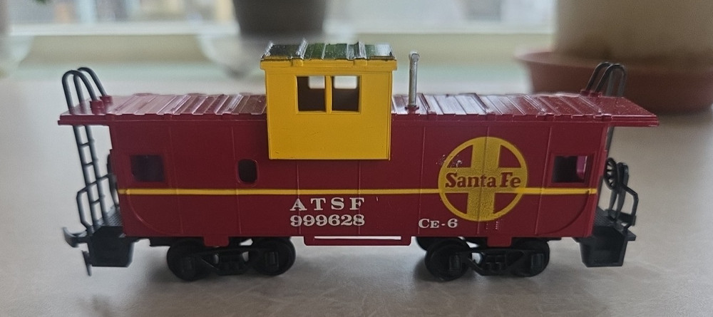 Bachmann HO Scale Santa Fe AT&SF 999628 Caboose Train Car Railroad