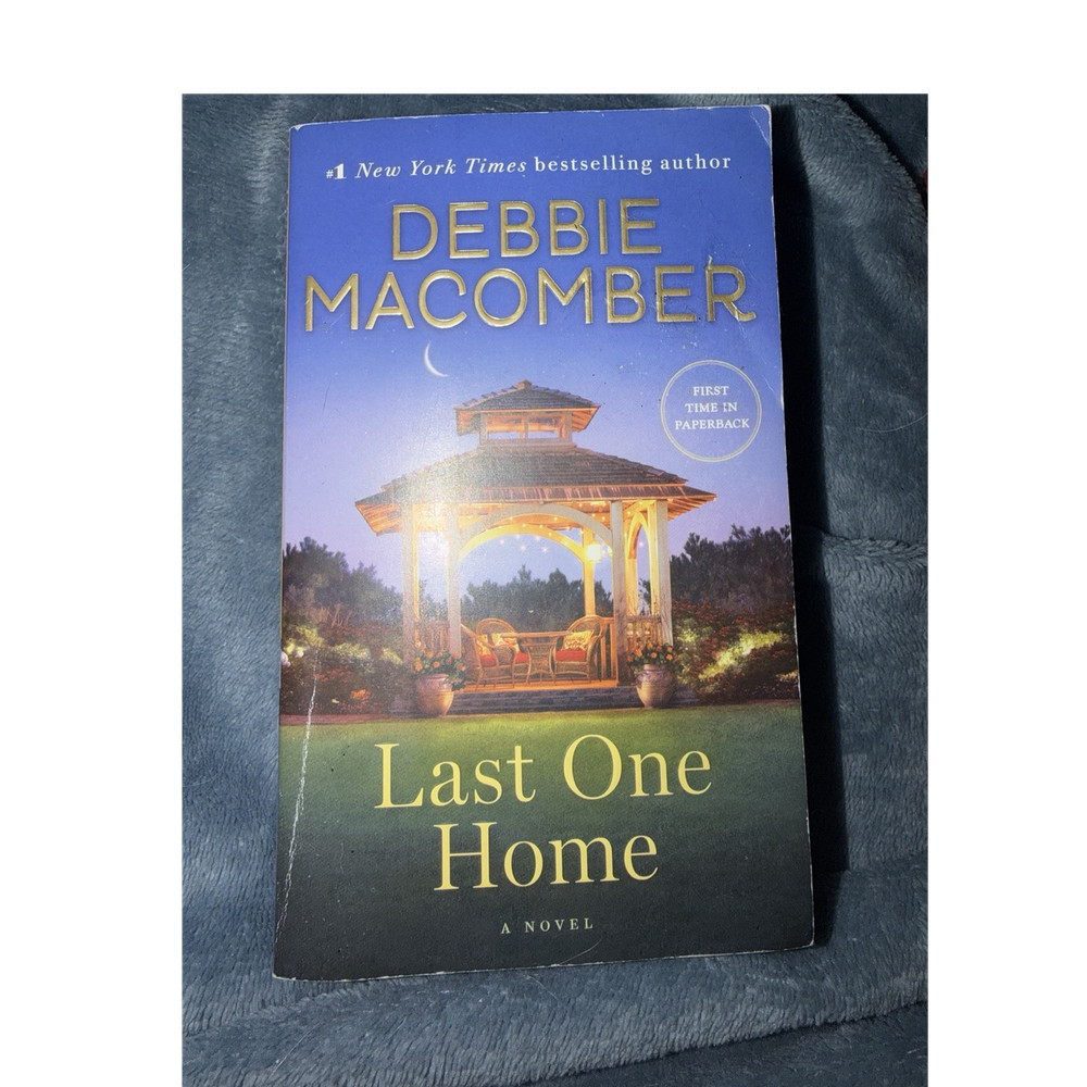 Debbie Macomber Last One Home Paperback Novel 2015 Random House Contemporary