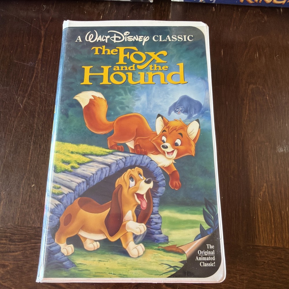 The Fox & Hound VHS Disney Video Tape Black Diamond Classic Clamshell Nearly New