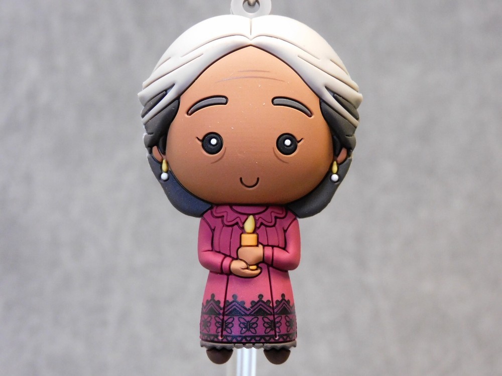 Encanto NEW * Abuela Alma Clip * Blind Bag Disney Key Chain Monogram-image