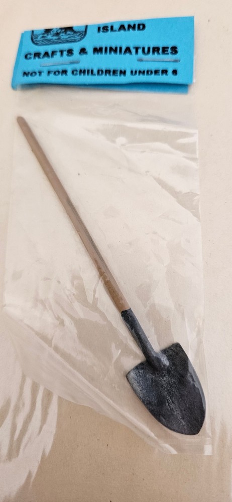 Island Crafts & Miniatures shovel,1:12 scale painted