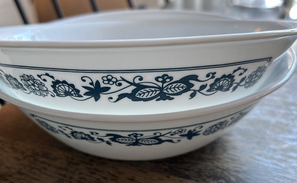 Set Of 2 Corelle 8 1/2