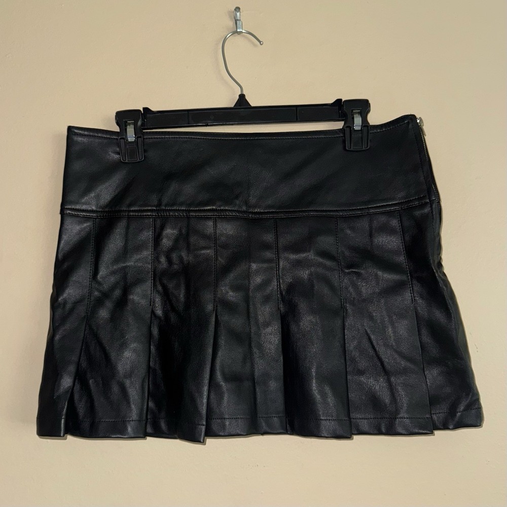 Urban Outfitters Black Faux Leather Pleated PU Kilt Mini Skirt Size M NWT!