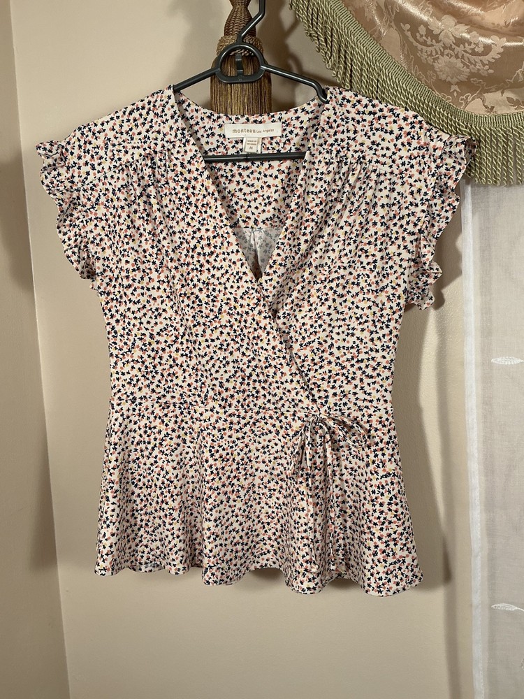 Monteau Los Angeles Floral Wrap Top Flutter Sleeve Sz M V-neck multi color