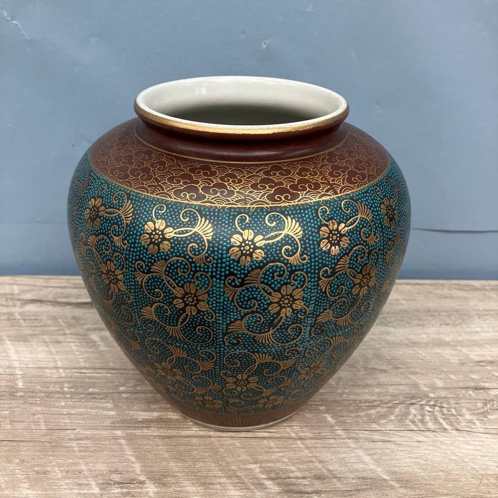 Kutani yaki Vase by Ryusen Blue Grain, Iron Immortal & Arabesque Pattern Old Jap