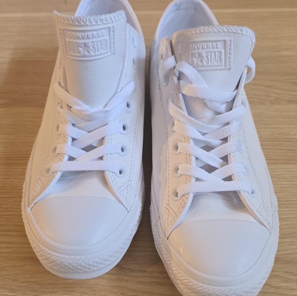Converse All Star Men’s Leather Lace-Up Sneakers Comfort White Size 9