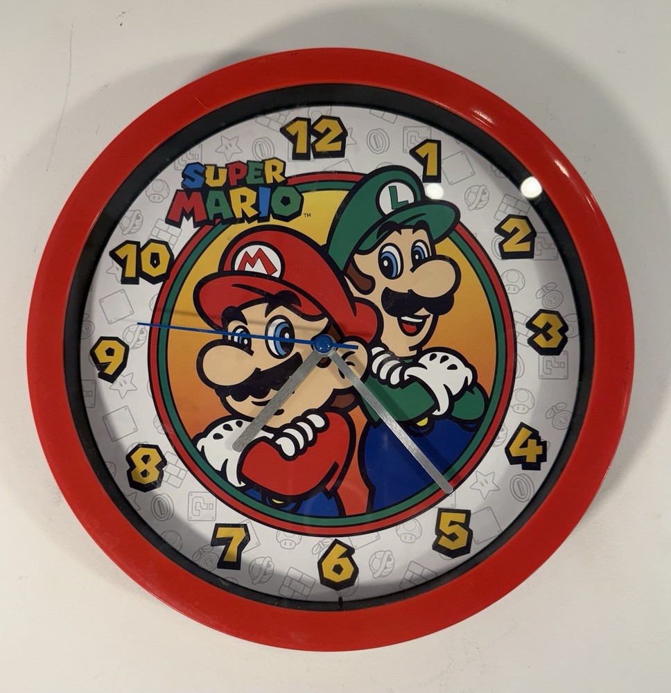 Nintendo SUPER MARIO Wall Clock Analog Display Luigi Game Room Retro Video Games