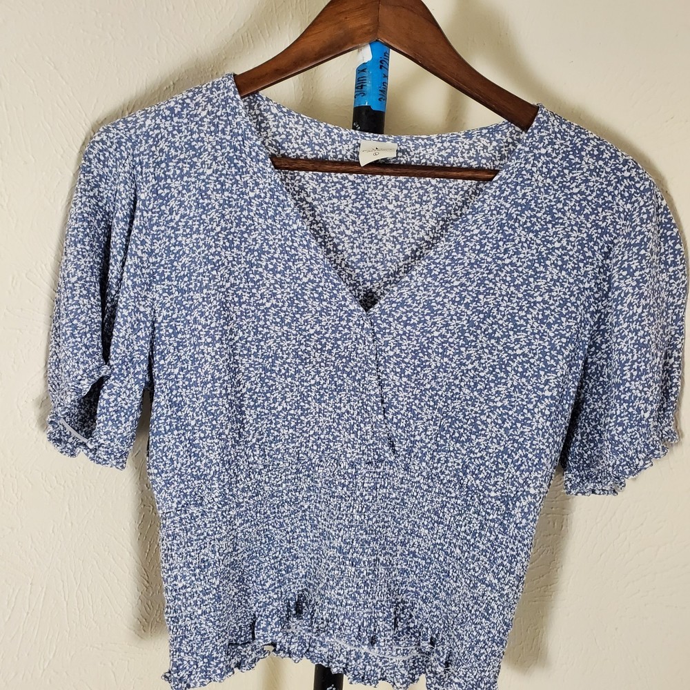Paper Crane Blouse Blue and White Floral V-Neck Size L