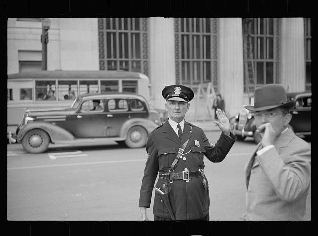 Photo:Greensboro North Carolina 1938 Traffic Cop Policeman Street Scene