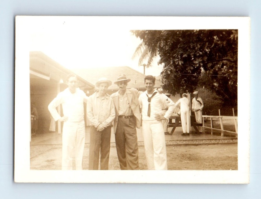 Old Vintage Photo AFFECTIONATE MEN NAVY SAILOR SMOKING TOBACCO PIPE SNAPSHOT