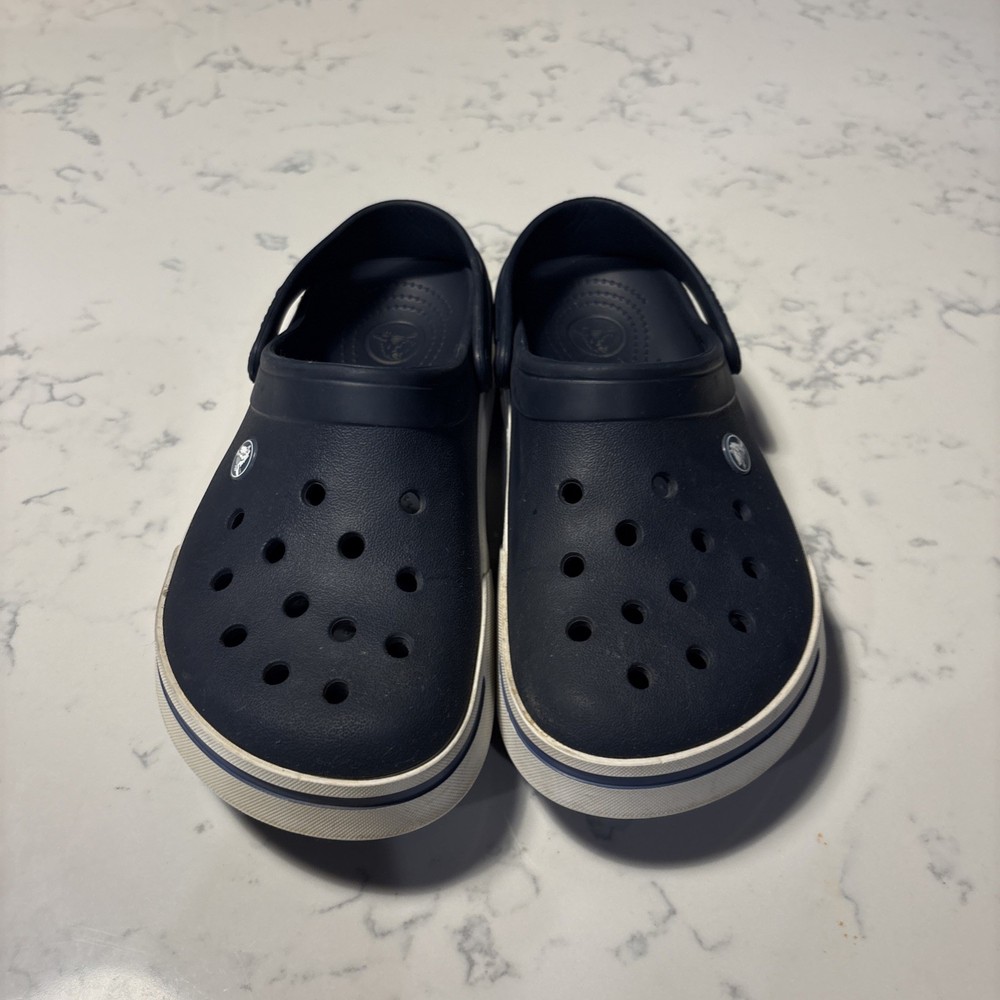 Crocs Crocband clogs in a navy blue color with a white midsole stripe. M8 W10