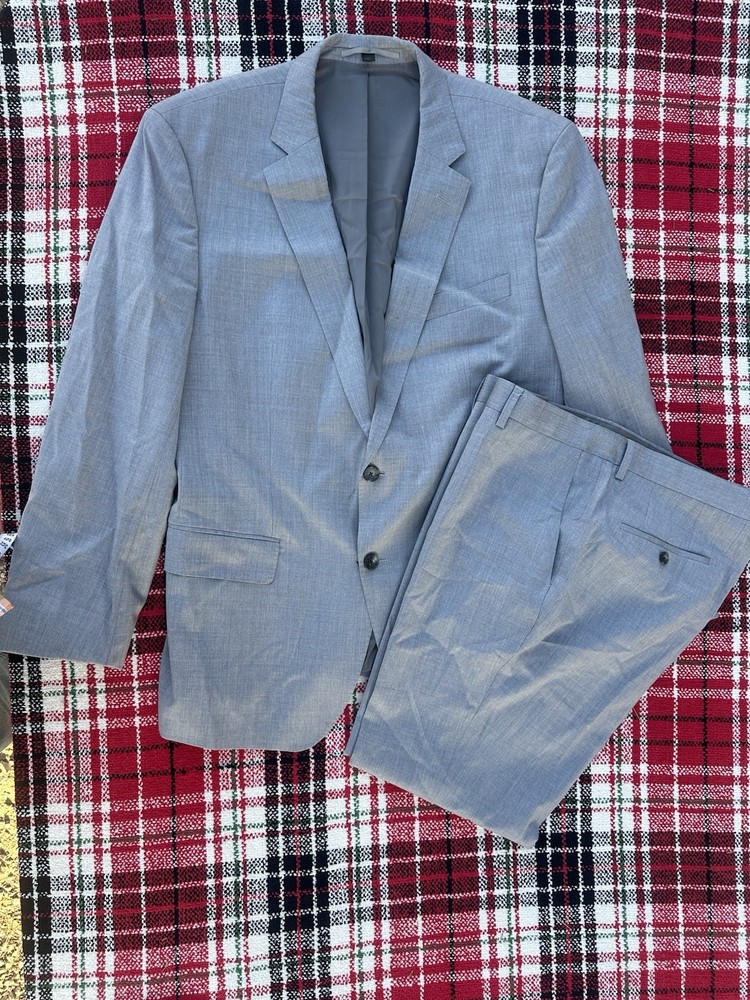 Hugo Boss Men's Gray Suit 44R 100% Virgin Wool made in Romania