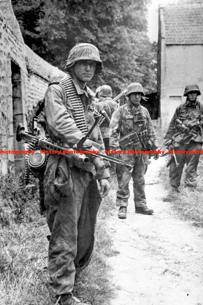 F019698 SS Panzer Division HJ soldiers Norman Channel village c1944 WW2