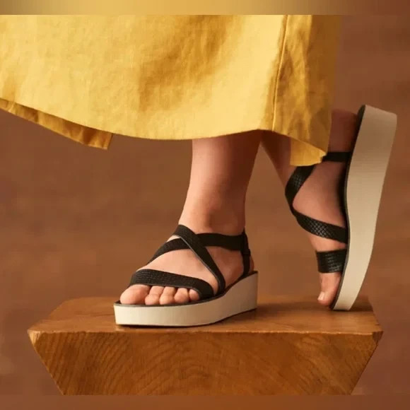 OluKai Onohi Strappy Platform Comfort Sandal In Black/White NWT Size 8