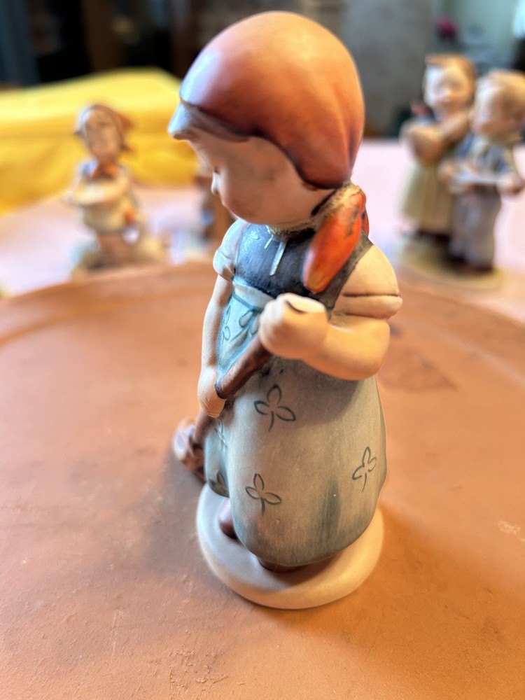 VTG TMK2 Goebel Hummel Little Sweeper Figurine Collector Item #171