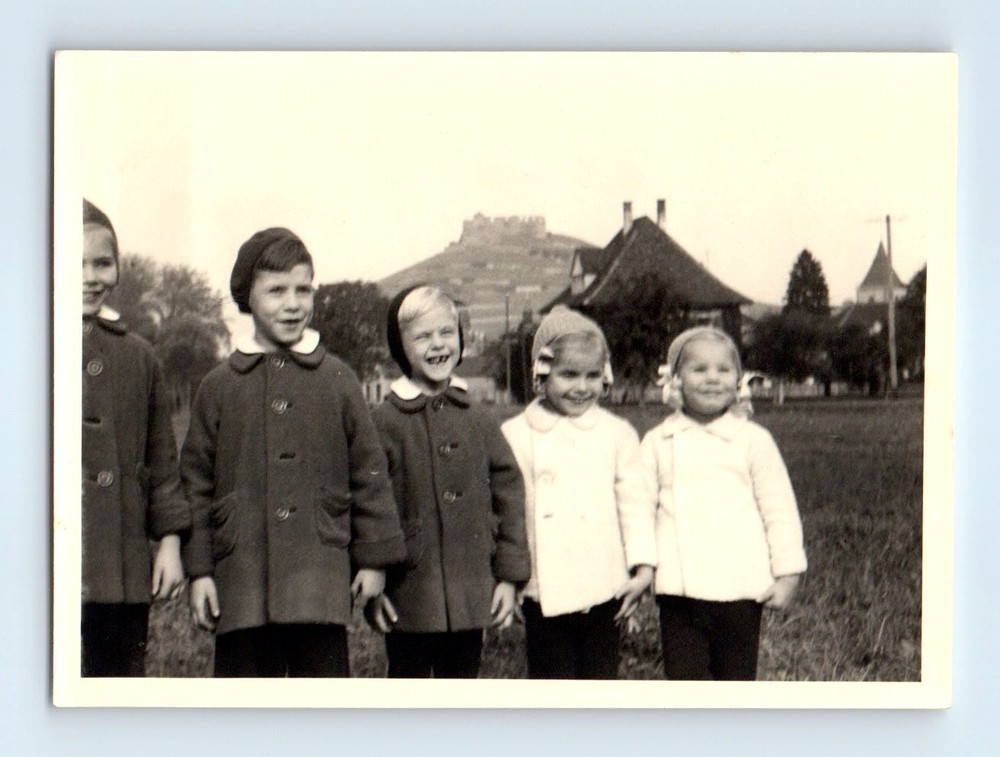 Old Vintage Photo BOYS GIRLS CHILDREN GROUP PICTURE OUTSIDE ANTIQUE SNAPSHOT