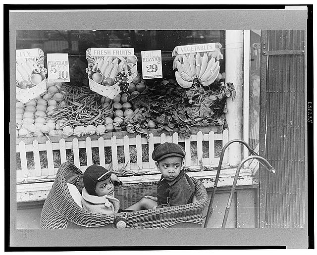 Photo:Children in front of grocery store, Chicago, Illinois