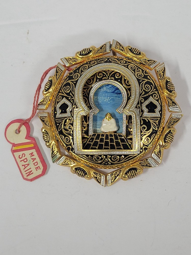 Vintage Damascene Style Brooch Gold/Silver Tone Scenic Round