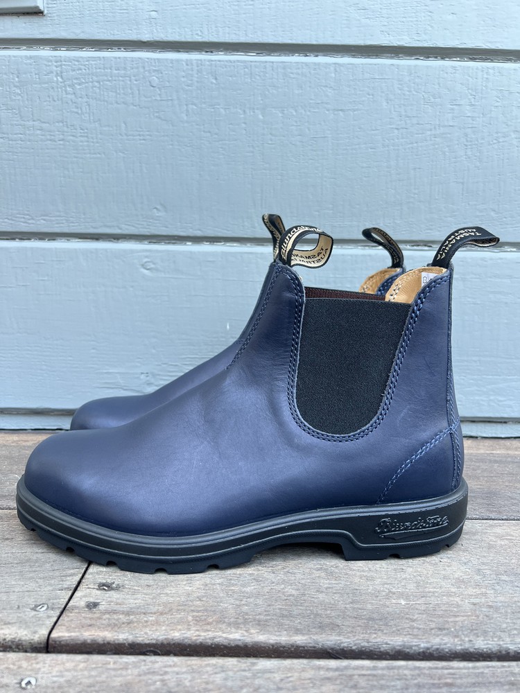Blundstone 2246 Men's Navy Leather Chelsea Boots with Elastic Side Slip-On Design