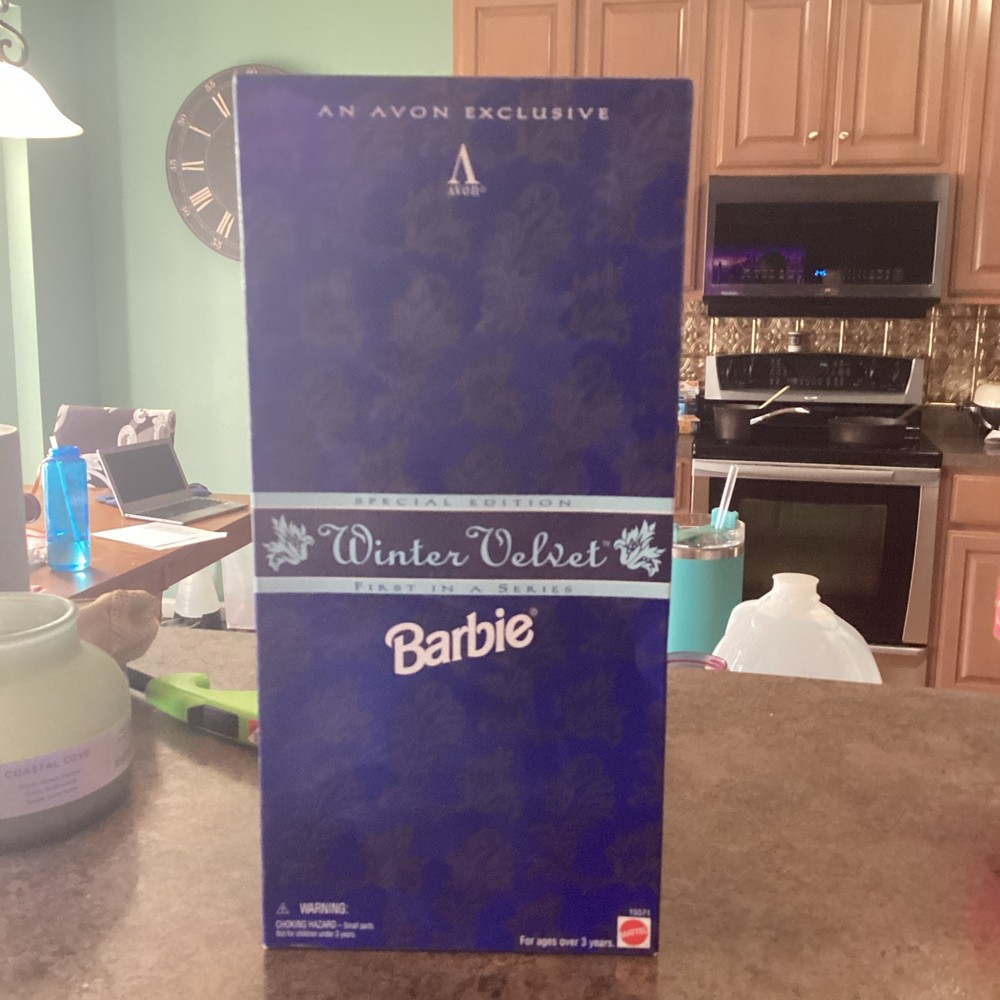 Barbie Winter Velvet Special Edition Avon 1995 Mattel Doll First in Series VTG