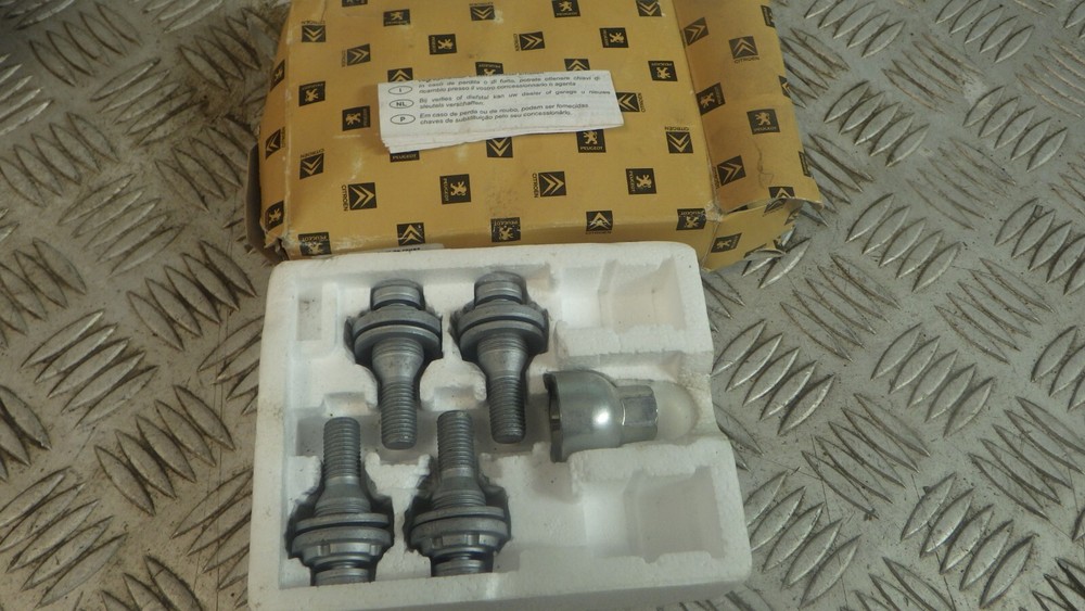 Peugeot Citroen locking wheel bolt set 940531 genuine new