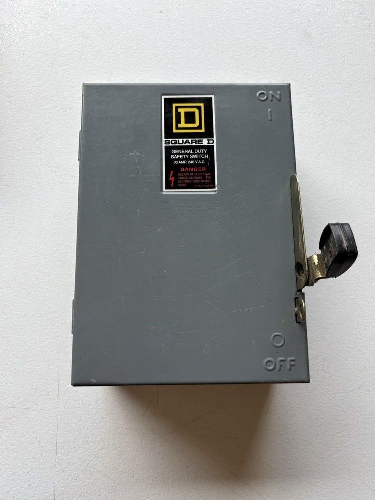 Square D General Duty Safety Switch 30A 240V Enclosed Disconnect DU321 Series E2