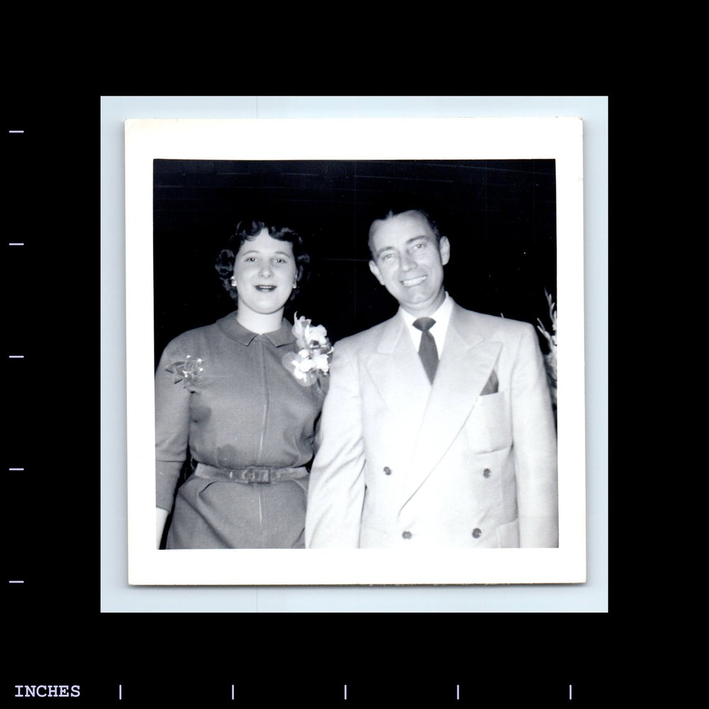 Vintage Photo CANDID PORTRAIT MAN WOMAN COUPLE