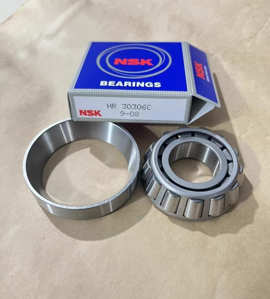 NEW NSK HR30306C Tapered Roller Bearings 1PCS #NN