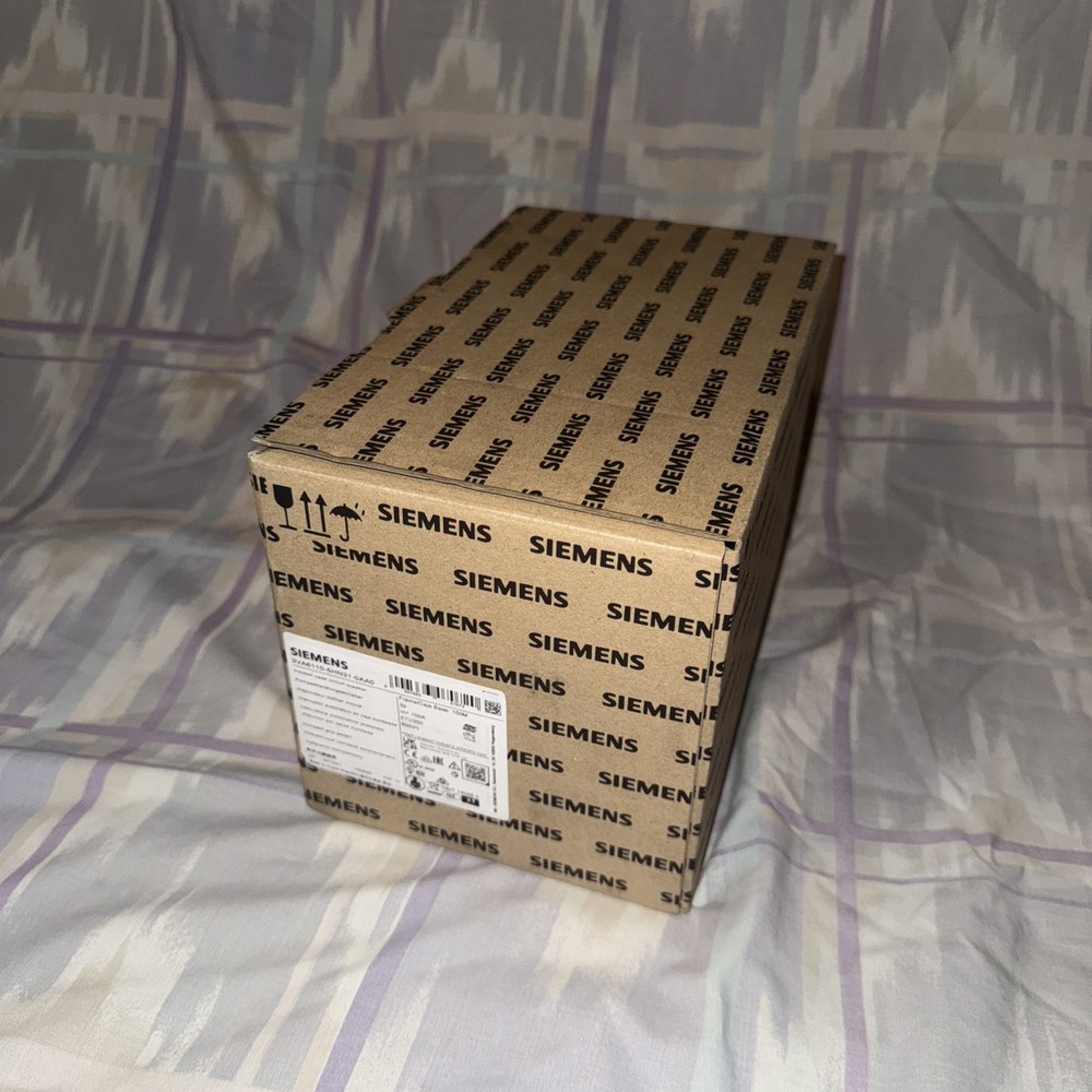 SIEMENS 3VA6110 5HN31 0AA0 3 Pole 100 AMP 3VA6 Breaker New In Box