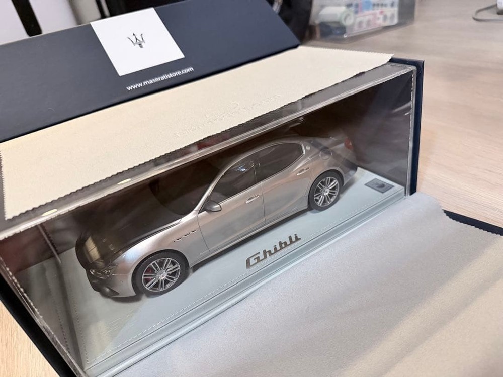 Maserati Ghibli 1/18 scale model #5a98e8