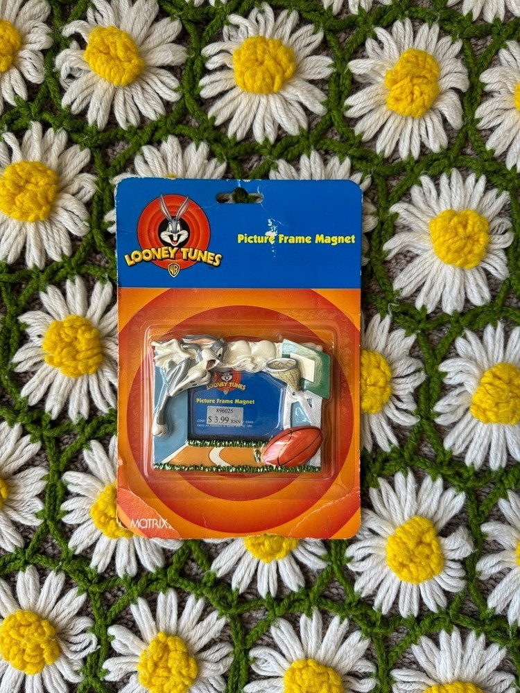 Vintage 1997 Bugs Bunny Basketball Looney Tunes Magnetic Photo Frame