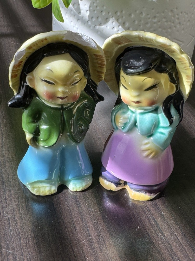 Vintage Ceramic Oriental Asian Figure Salt And Pepper Shakers Set