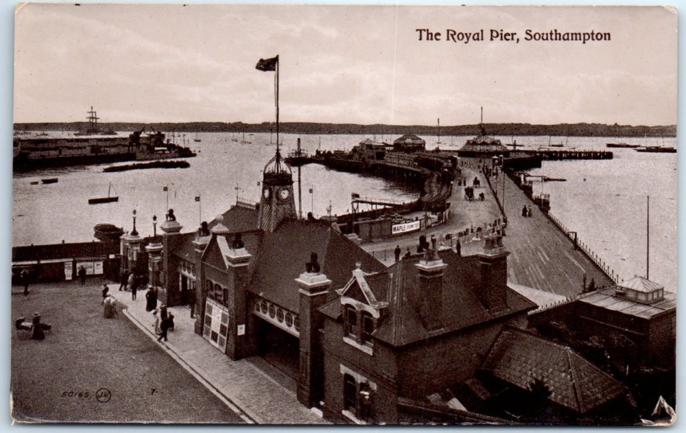 Postcard - The Royal Pier - Southampton, England