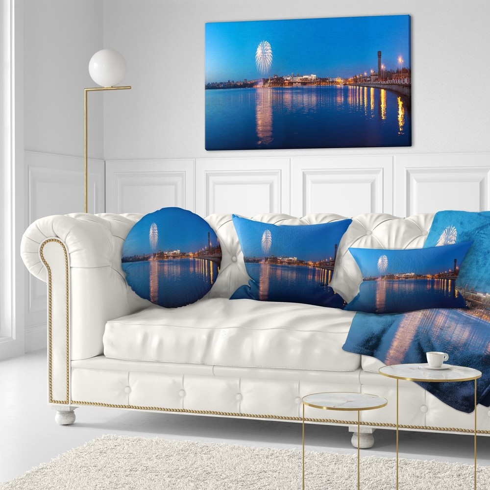 Designart 'Embankment of City Panorama' Cityscape Throw