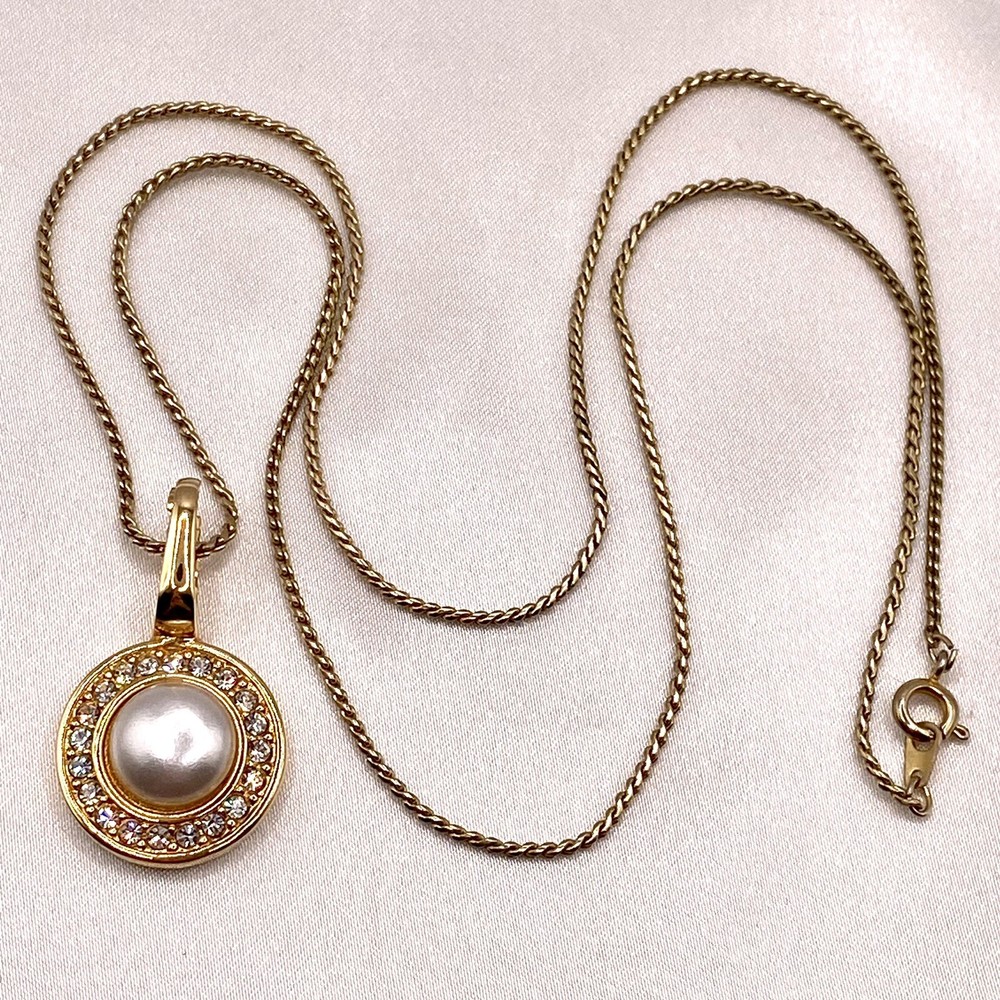 Vintage S.A.L. Goldtone Swarovski Crystals Faux Pearl Circle Pendant Necklace V